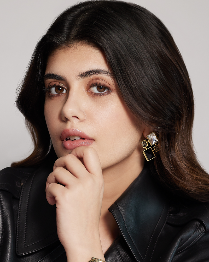 Sanjana Sanghi in Infinity Signature Earring - Monochrome