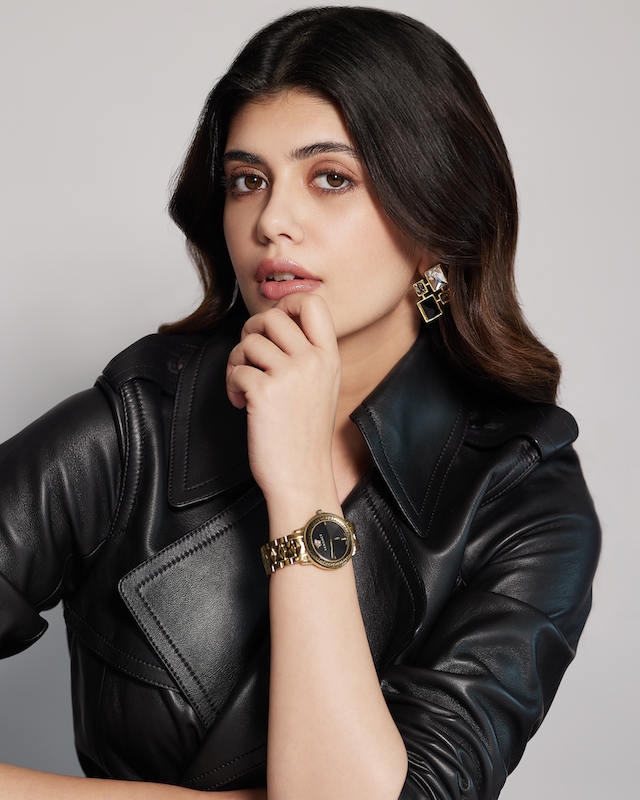 Sanjana Sanghi in Infinity Signature Earring - Monochrome